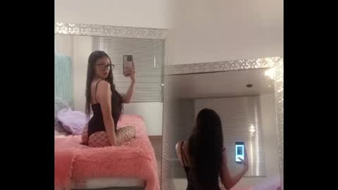 Snapshot of mia_velmont chatting on May 28, 2026, 3:37 am Miaaa online show from May 28, 2026, 3:37 am