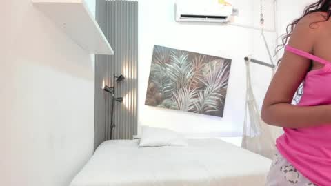 Snapshot of mia_velve chatting on May 9, 2026, 11:37 am Mia online show from May 9, 2026, 11:37 am