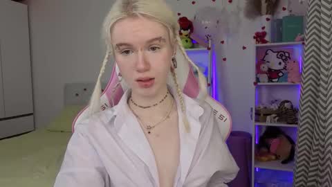 Snapshot of mia_waterlily chatting on February 21, 2026, 3:18 am Mia online show from February 21, 2026, 3:18 am