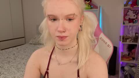 Mia online show from March 13, 2026, 3:13 am