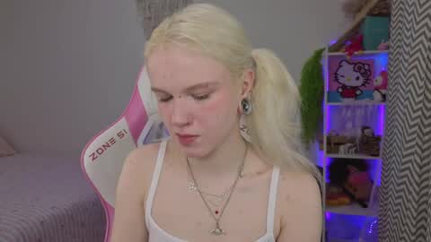 Mia online show from April 14, 2026, 3:23 am