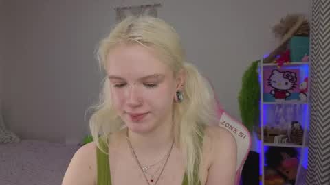Snapshot of mia_waterlily chatting on April 22, 2026, 3:09 am Mia online show from April 22, 2026, 3:09 am