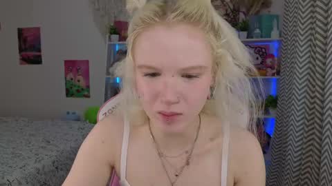 Snapshot of mia_waterlily chatting on May 12, 2026, 3:14 am Mia online show from May 12, 2026, 3:14 am