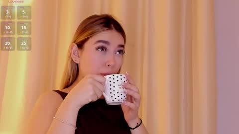 Mia White  online show from February 26, 2026, 1:10 pm