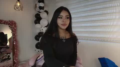 mia_zafir online show from June 10, 2026, 9:46 pm