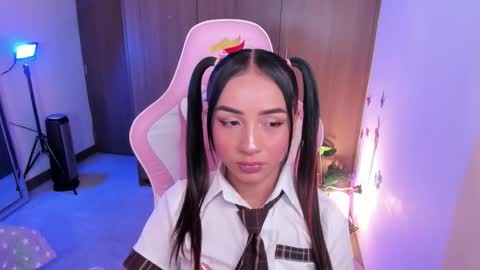 mia  nicolle online show from January 18, 2026, 2:26 am