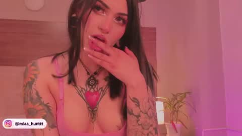 Snapshot of miaa_huntt chatting on July 17, 2026, 6:31 am Andrea online show from July 17, 2026, 6:31 am