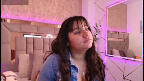 miaa_smiith1 online show from January 20, 2025, 11:35 am