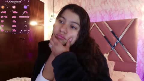 miaa_smiith1 online show from February 20, 2025, 12:15 pm