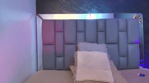 Mia online show from October 8, 2025, 12:03 pm