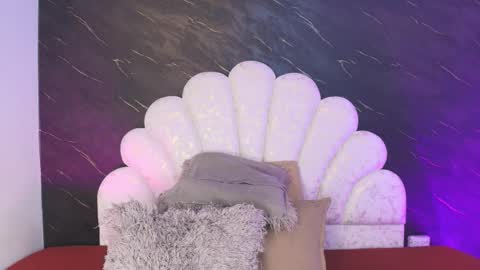 Mia online show from March 18, 2026, 12:08 pm