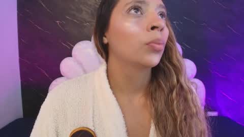 Mia online show from April 13, 2026, 12:10 pm