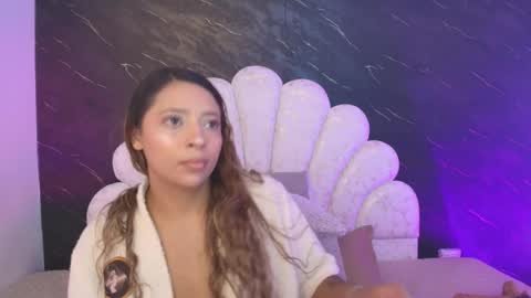 Mia online show from April 20, 2026, 12:08 pm