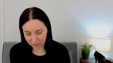 Mia online show from March 24, 2026, 4:23 pm