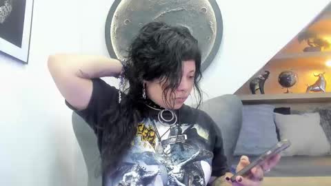 Mia online show from March 3, 2026, 12:22 pm