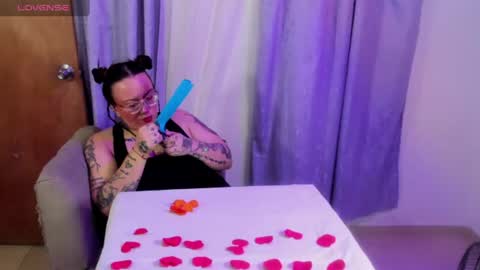 Snapshot of miaandmolly_ chatting on June 19, 2026, 10:57 pm mia red hair molly short hair online show from June 19, 2026, 10:57 pm