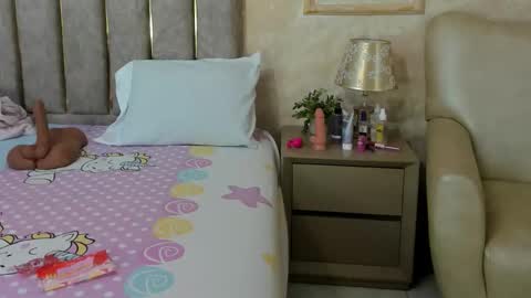 Miaasummer online show from March 14, 2026, 11:37 am