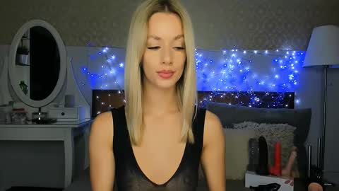 Snapshot of miabeex chatting on September 24, 2025, 7:06 pm MiaBeeX online show from September 24, 2025, 7:06 pm