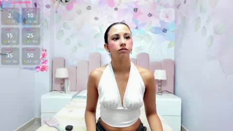 Snapshot of miabloom19 chatting on July 9, 2026, 11:31 pm Mia online show from July 9, 2026, 11:31 pm
