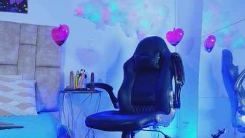 miablumm_ online show from March 4, 2026, 11:49 am