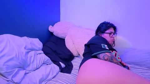 Mia online show from May 18, 2026, 4:07 am
