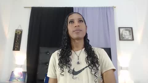 MiaCoock online show from November 13, 2025, 1:10 pm