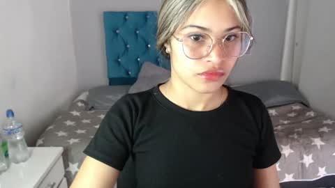 Snapshot of miacumgirl chatting on April 20, 2026, 12:19 pm miacumgirl online show from April 20, 2026, 12:19 pm