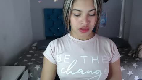 Snapshot of miacumgirl chatting on April 21, 2026, 12:22 pm miacumgirl online show from April 21, 2026, 12:22 pm