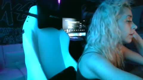 miaellababy online show from September 24, 2025, 6:39 am