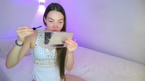 Mia online show from May 8, 2026, 1:00 am