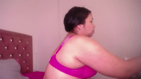 Snapshot of miafuegolatino chatting on February 17, 2026, 10:56 am mia online show from February 17, 2026, 10:56 am