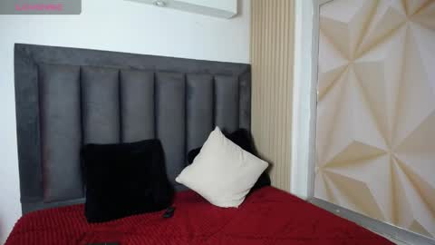 Snapshot of miaginger_ chatting on May 3, 2026, 8:15 pm Mia online show from May 3, 2026, 8:15 pm