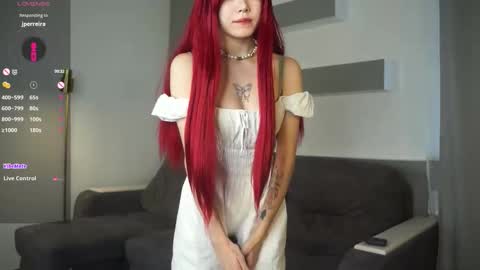 Mia online show from September 11, 2025, 9:42 am