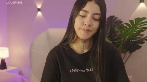 Mia Gomez online show from November 3, 2025, 12:39 pm