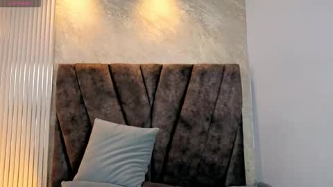 miagomezx online show from February 11, 2026, 8:25 pm