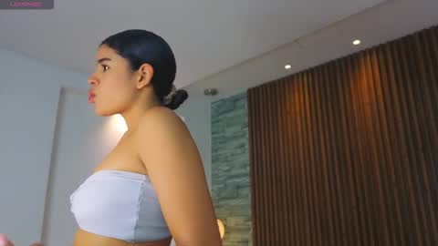 miagomezx online show from February 22, 2026, 2:26 pm