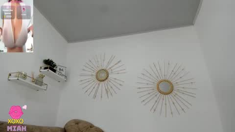 Miah Collins online show from December 18, 2025, 7:09 pm