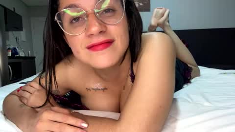 Ms Mia  Owner Of  Your Mind online show from December 21, 2024, 3:25 am