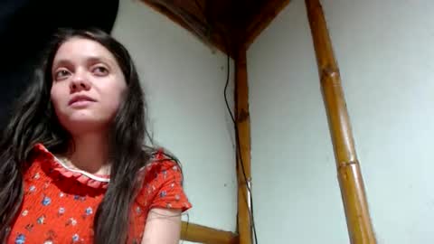 Snapshot of miahells chatting on May 6, 2026, 5:35 am Mia Sam online show from May 6, 2026, 5:35 am