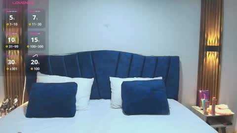 MIA HOTMEZ online show from September 25, 2025, 11:36 am