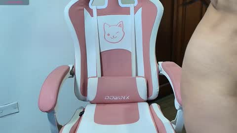 MIA HOTMEZ online show from October 18, 2025, 1:56 pm