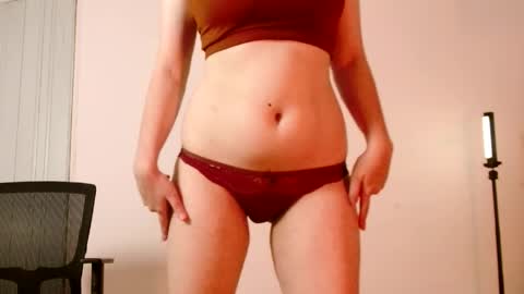 Mia online show from April 13, 2026, 9:20 pm