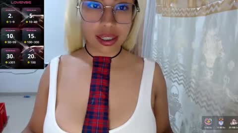 Snapshot of miajuk chatting on October 10, 2025, 3:38 am Emma online show from October 10, 2025, 3:38 am