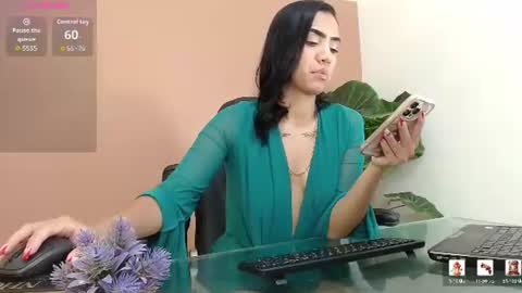 Snapshot of miakarsson chatting on August 1, 2026, 5:23 pm Mia online show from August 1, 2026, 5:23 pm