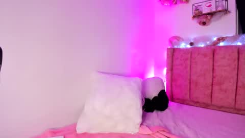 miakha__ online show from January 1, 2025, 10:21 am