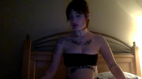 miaklien online show from November 14, 2025, 3:27 am