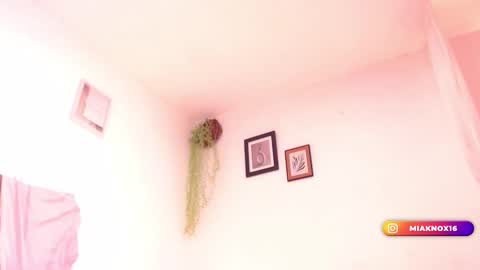 Mia online show from February 24, 2025, 12:05 pm