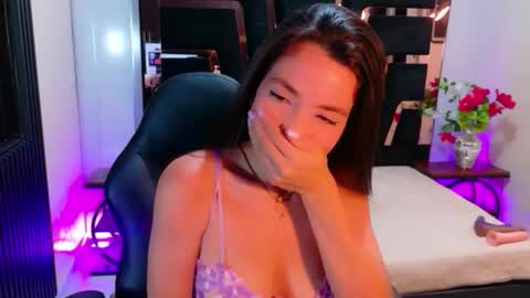 mialovelyn online show from April 5, 2026, 3:47 am