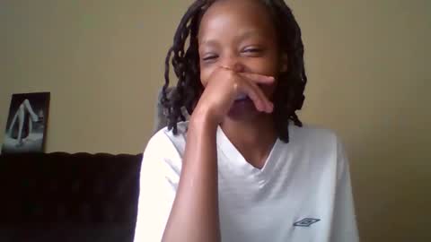 Snapshot of miami_muffin chatting on April 19, 2026, 10:23 pm Muffin online show from April 19, 2026, 10:23 pm