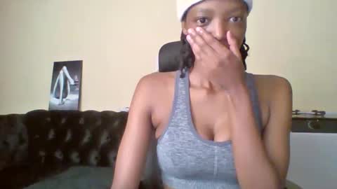 Snapshot of miami_muffin chatting on May 11, 2026, 11:24 pm Muffin online show from May 11, 2026, 11:24 pm